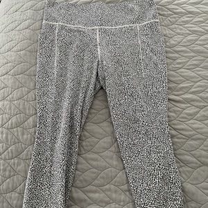 Athleta Salutation Stash II Textured Tight
